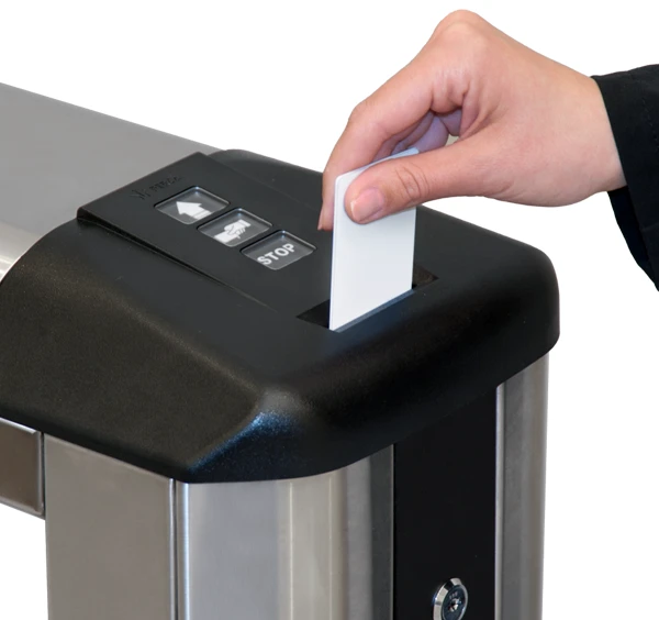 Скоростной проход ST-11 с&nbsp;распашными створками и встроенным сканером штрихкода