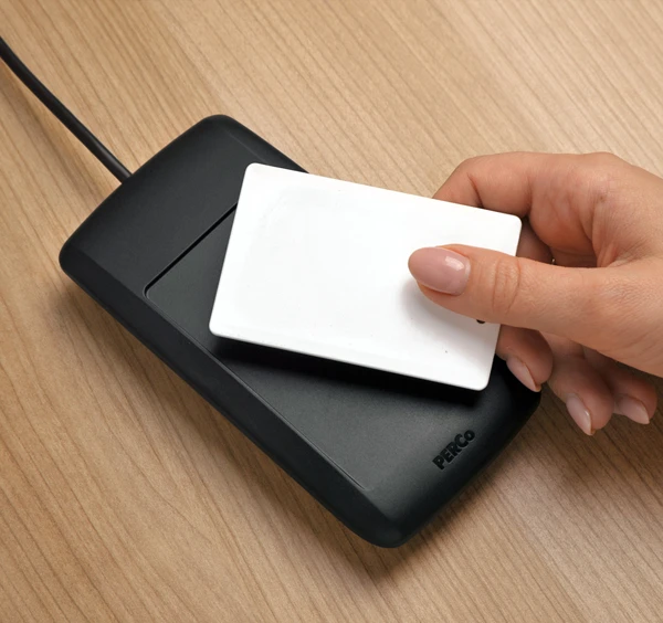 Контрольный считыватель IR15.9 (EMM/HID/MIFARE, с&nbsp;защитой от копирования)